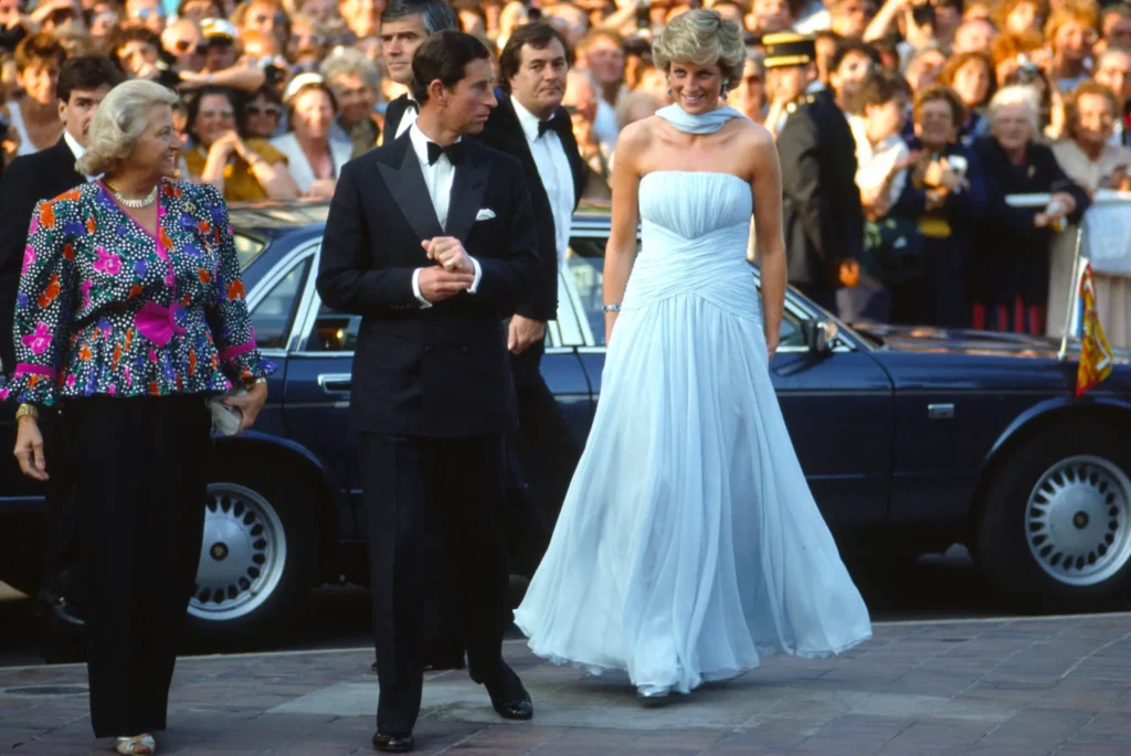 Принцесса Дианы в платье от Catherine Walker на Каннском кинофестивале в 1987 году. Фото: pagesix.com