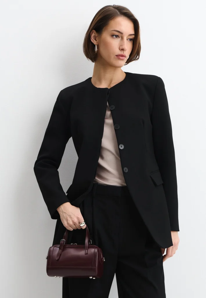 Бордовая сумка осенью 2026: как выбрать и с чем сочетать